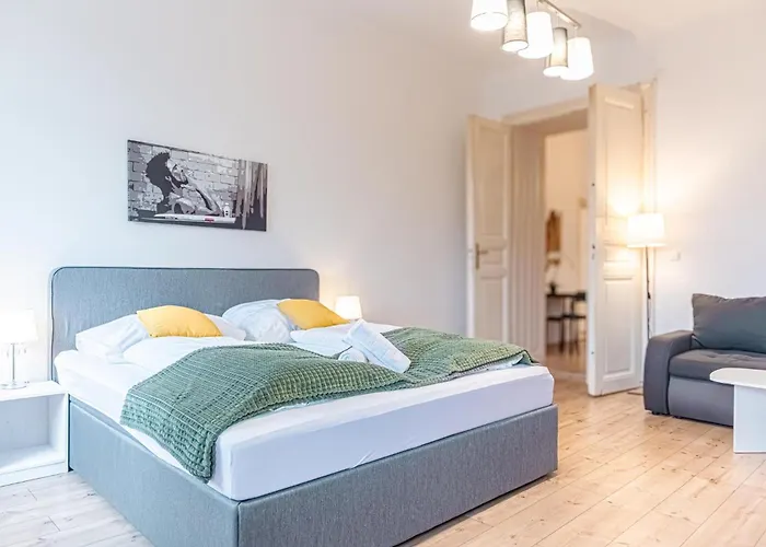 Attractive 2br Near Akh Ideal For Short & Longstays Διαμέρισμα