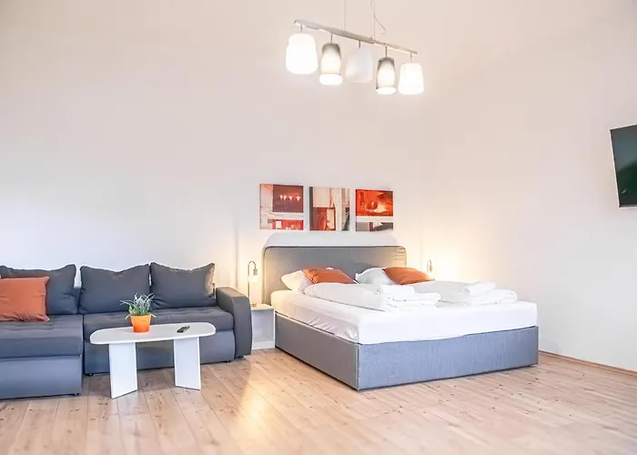 Attractive 2br Near Akh Ideal For Short & Longstays Διαμέρισμα