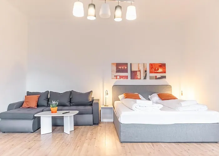 Attractive 2br Near Akh Ideal For Short & Longstays Διαμέρισμα *