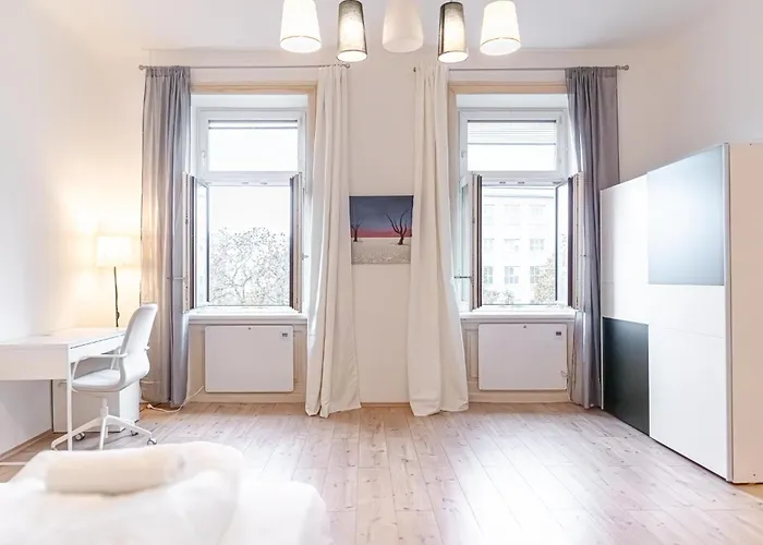 Attractive 2br Near Akh Ideal For Short & Longstays Διαμέρισμα