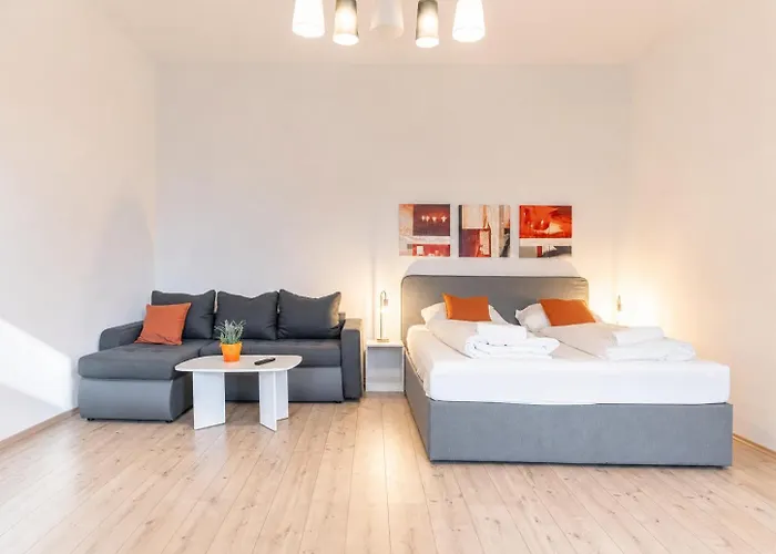Attractive 2br Near Akh Ideal For Short & Longstays