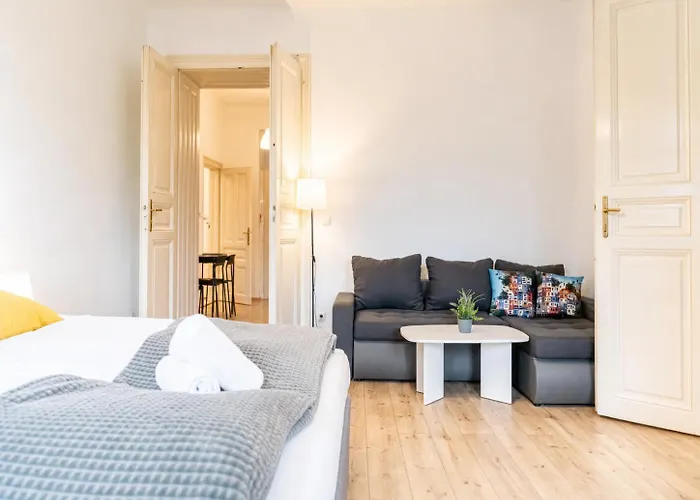 Attractive 2br Near Akh Ideal For Short & Longstays Διαμέρισμα