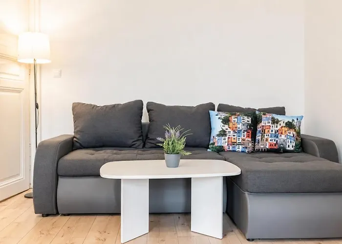 Apartament Attractive 2br Near Akh Ideal For Short & Longstays