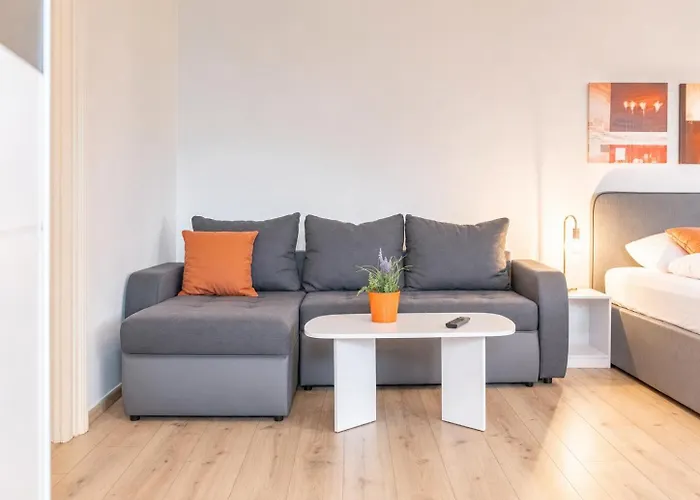 Attractive 2br Near Akh Ideal For Short & Longstays Apartament