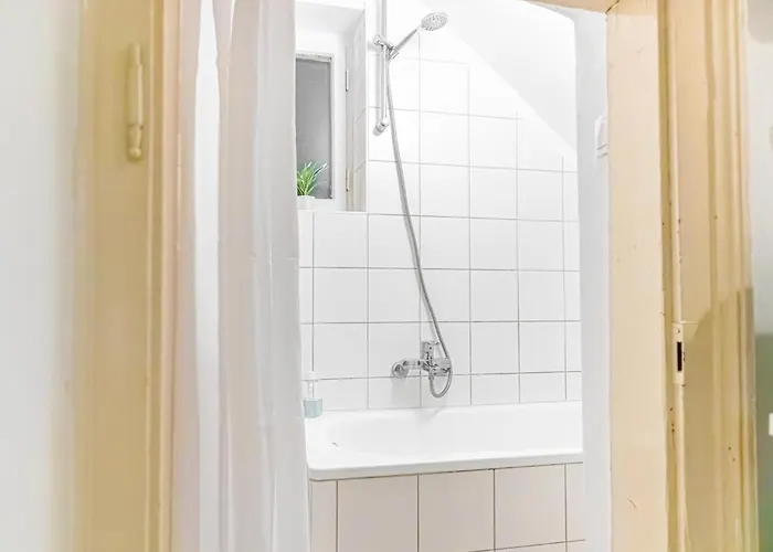 Attractive 2br Near Akh Ideal For Short & Longstays *